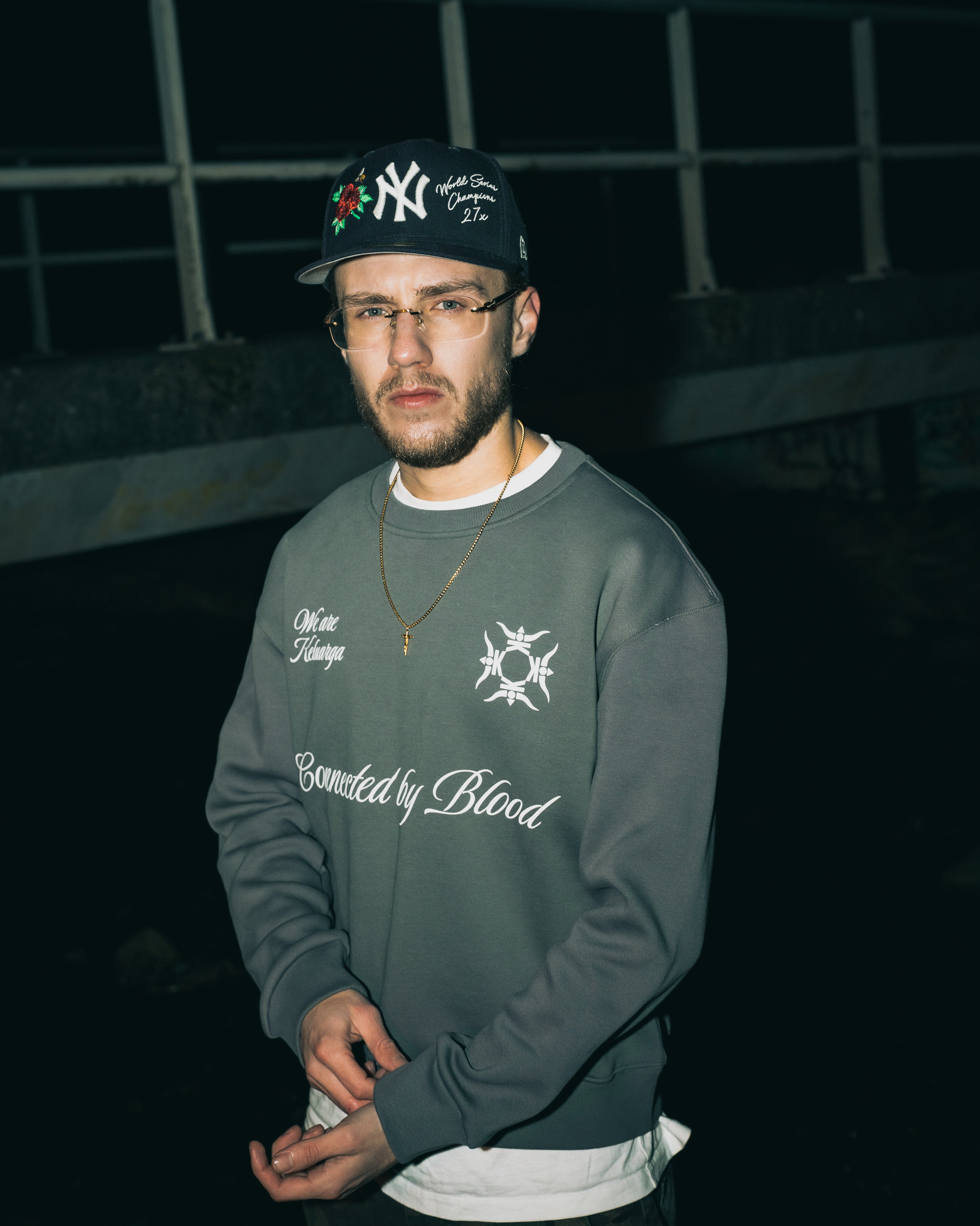 CONNECTED BY BLOOD SWEATER CHARCOAL GREY